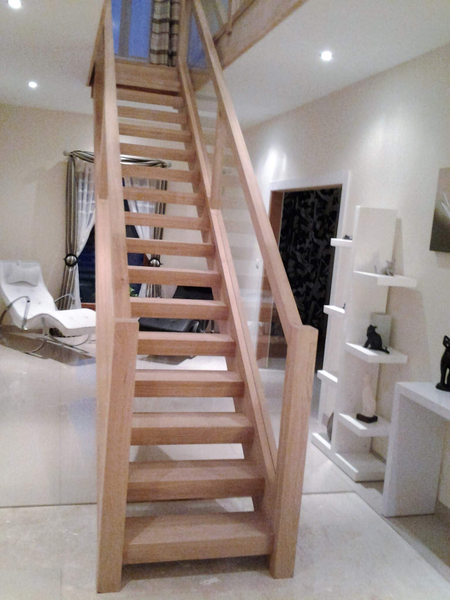 Escalier de bois intérieur